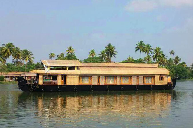 4 bedroom houseboat